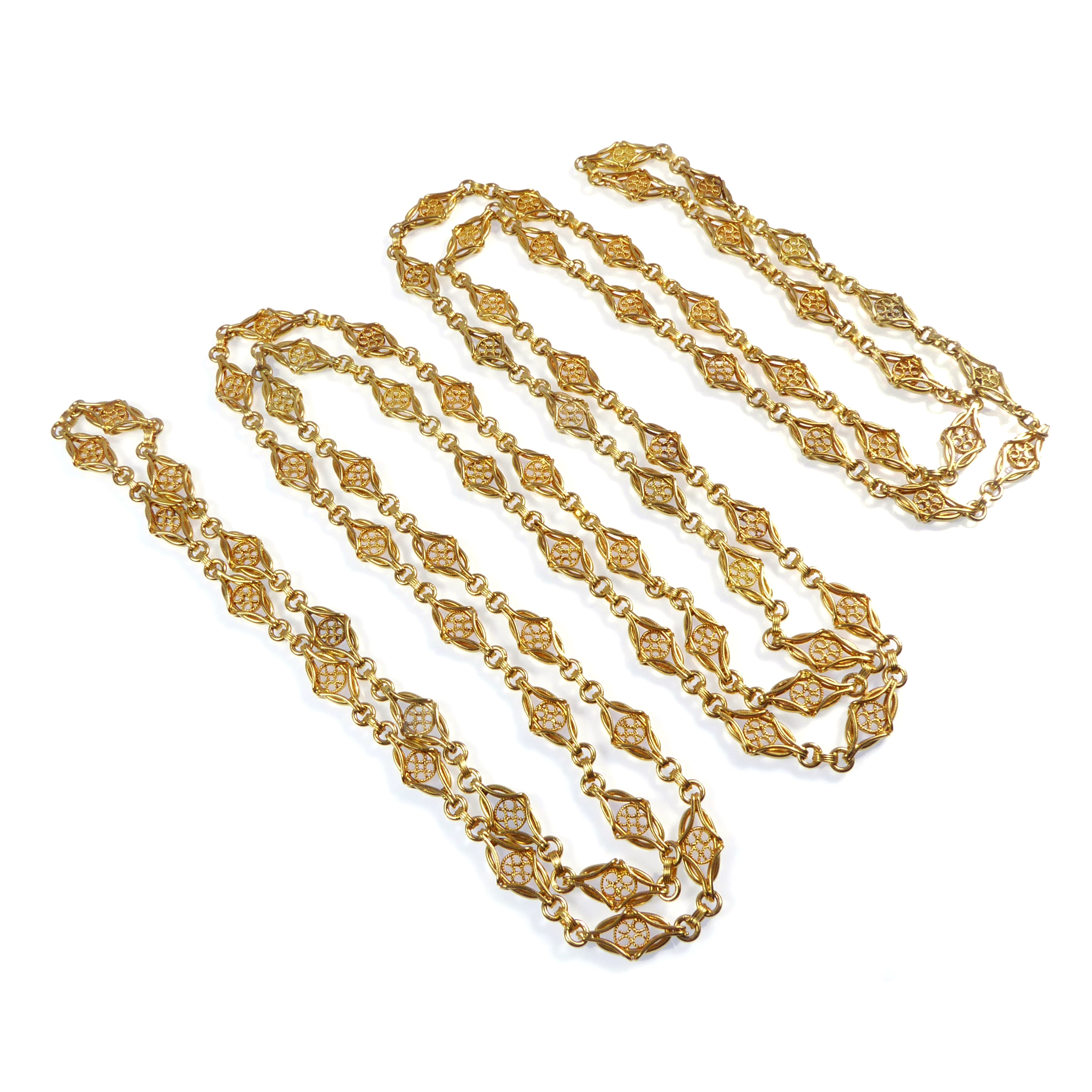 Gold long chain necklace with oval and lozenge pattern links, c.1915